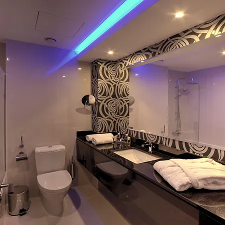 The Josephine Boutique לרנקה